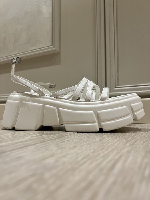 Steve Madden білі сандалі шльопанці zara