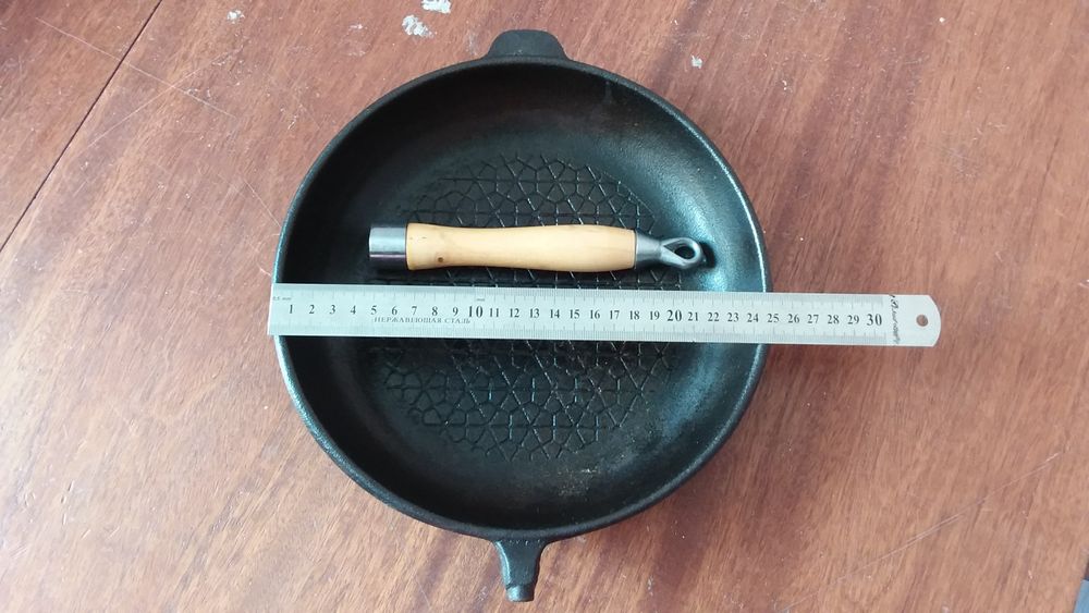 Новая чугунная сковорода