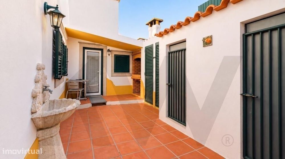 Moradia junto a Óbidos | 222 m2, garagem, sótão e excelente espaço ext