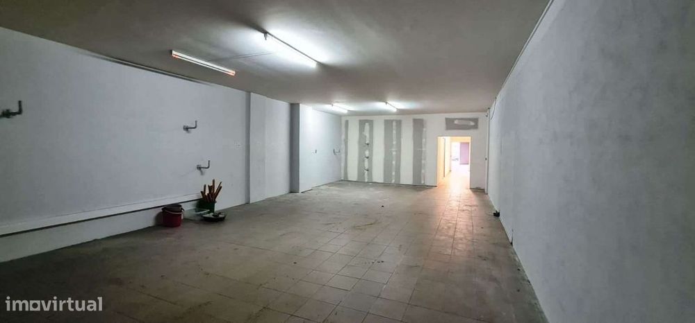 Armazém com 280 m² para Arrendamento em Lomar – Braga