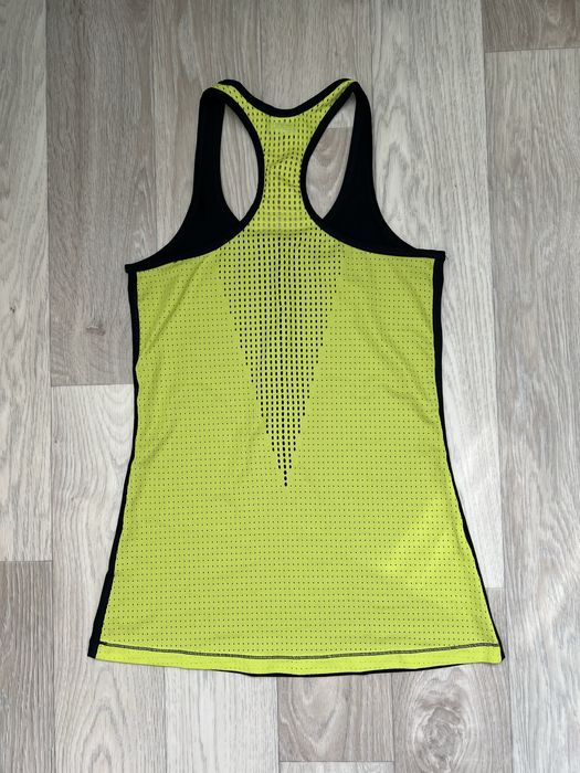 Майка спортивна жіноча Nike розмір S
