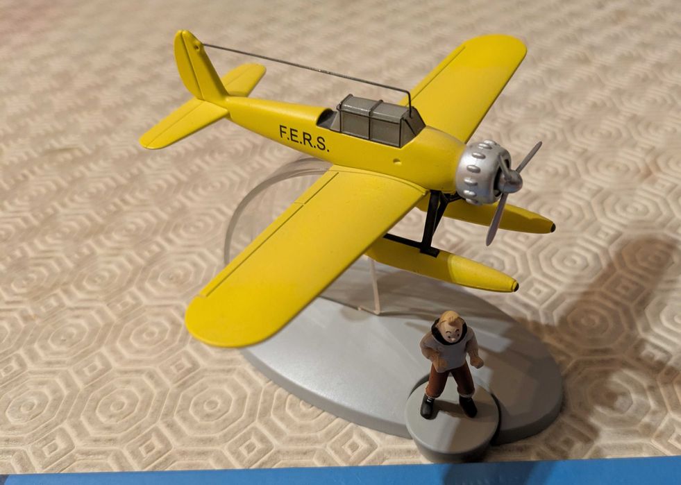 En Avion Tintin 3- L Hydravion Jaune L Etoile Mysterieuse