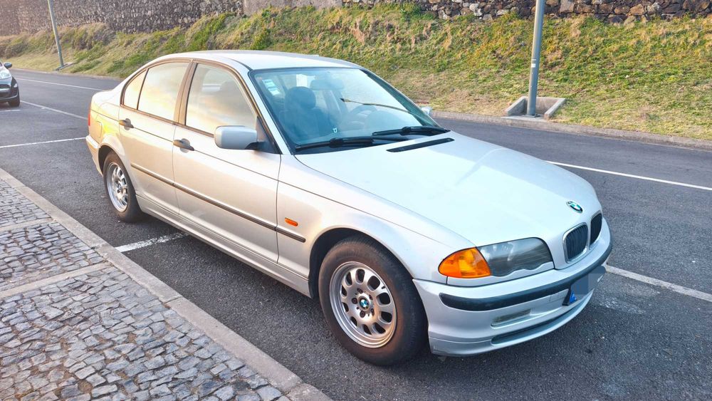 BMW 318i series e46