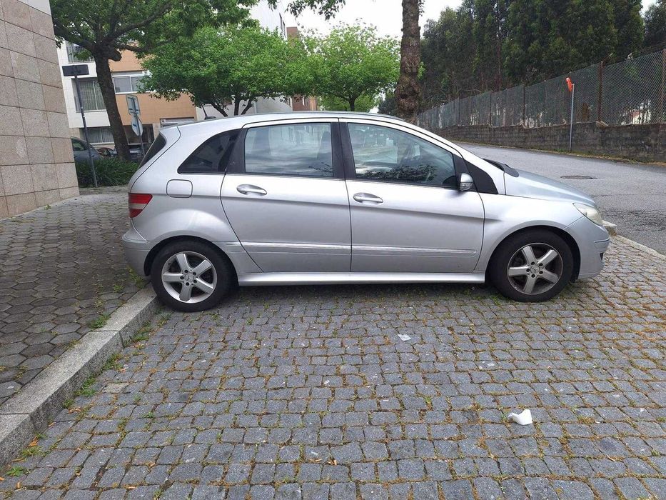 Mercedes B 180 | Motor 2.0 | Inspeção até 2026 | Particular! De Garagem!