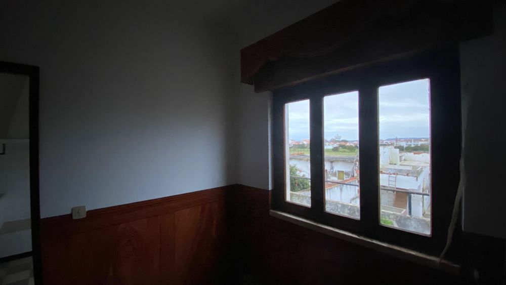 Moradia com 2 pisos independentes, garagem e quintal – Almeirim