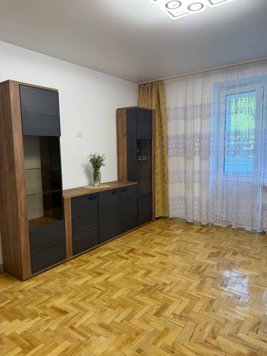 Здам в оренду 2 кімнатну великої площі