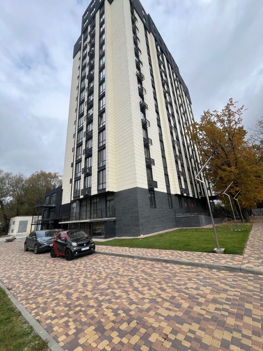 Без% Продається трикімнатна квартира в Park Plaza, Чабани, РОЗСТРОЧКА