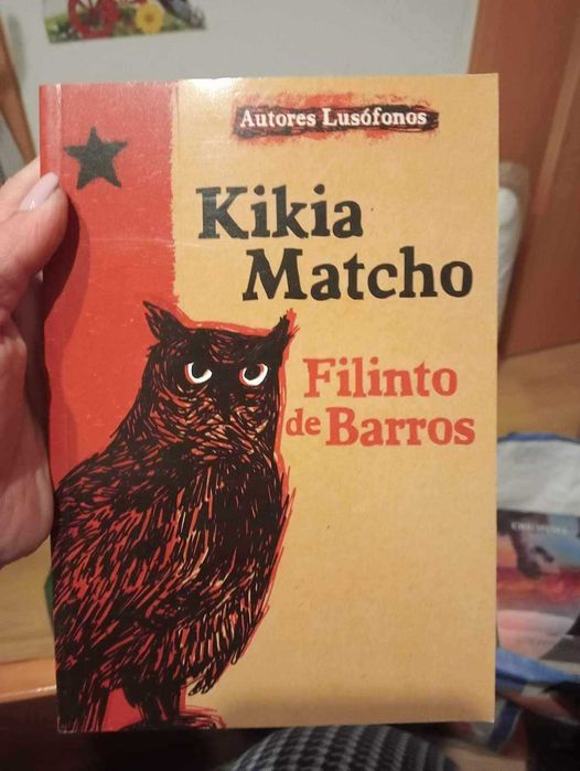 Livros variados em bom estado