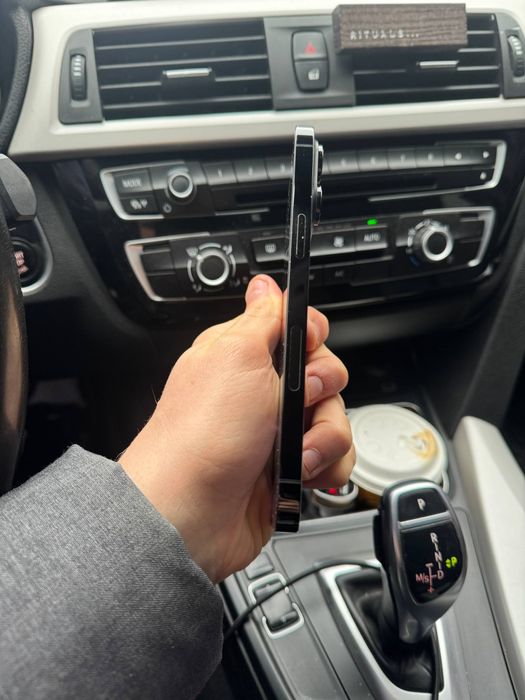 Продам iPhone 14pro max 256