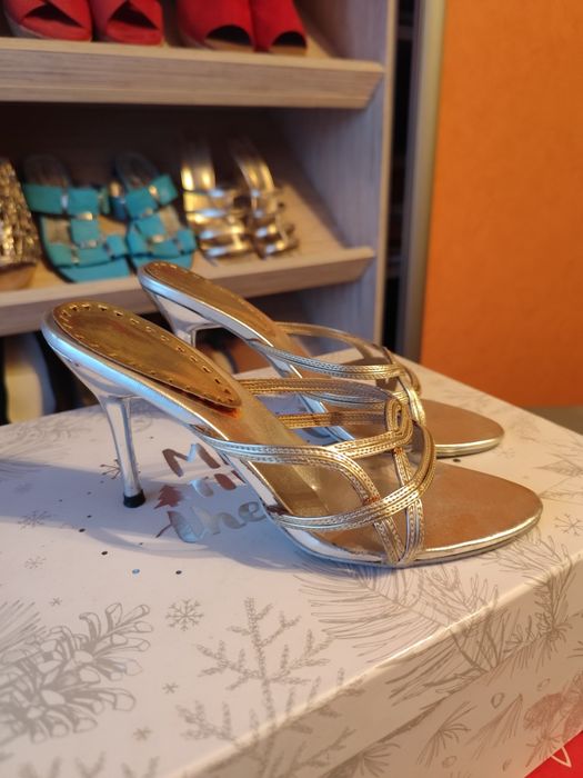 Złote sandałki 39