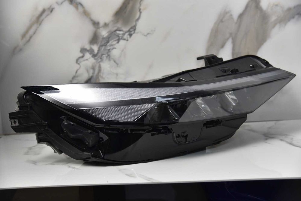 FAROL DIREITO – HYUNDAI ELANTRA (2021–2024)