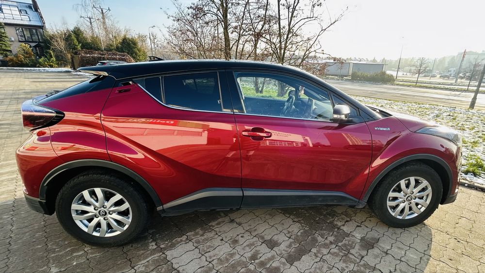 Toyota CHR  rocznik 2019 1.8 hybrid