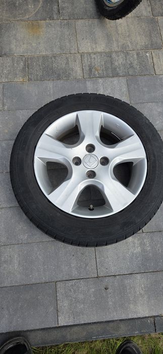 Sprzedam komplet felg z oponami letnimi. R15