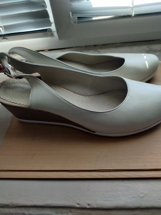 Кожаные женские босоножки размер 41