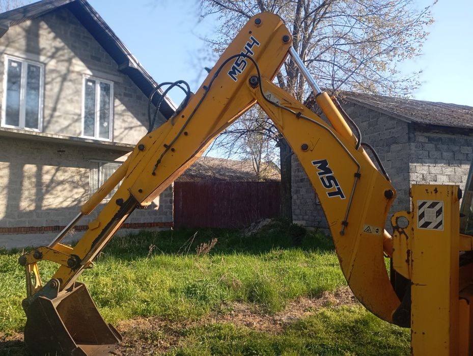 koparko-ładowarkę JCB   SANKO MST M544