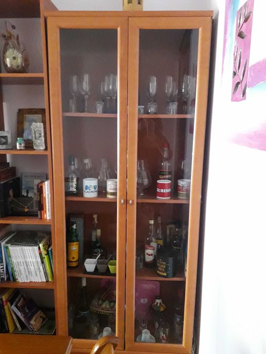 Movel de sala com cristaleira