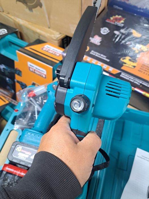 Sekator I piła łańcuchowa 8 " smarowanie  2x aku 2x łańcuch  walizka