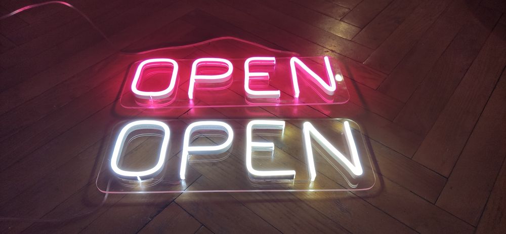 Неонова вивіска OPEN