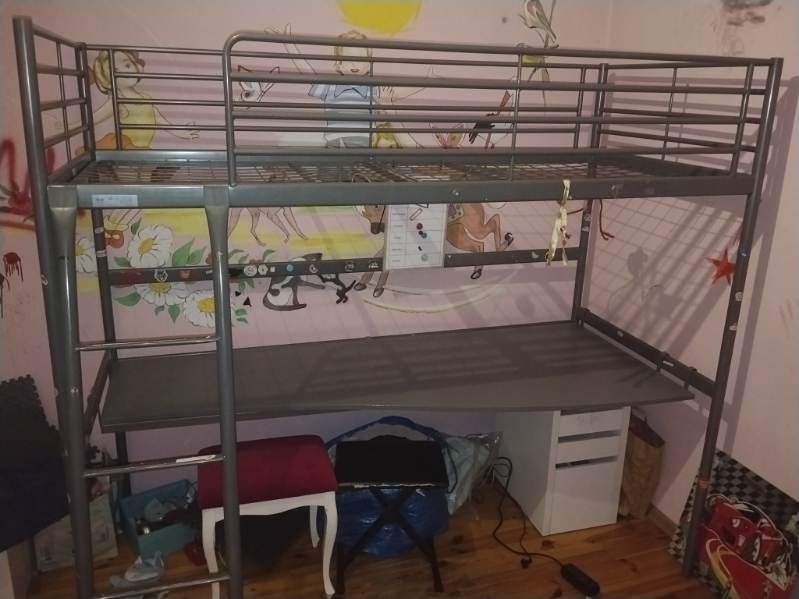 Ikea Svarta łóżko piętrowe z biurkiem
