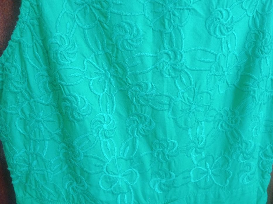 Vestido para criança verde bordado