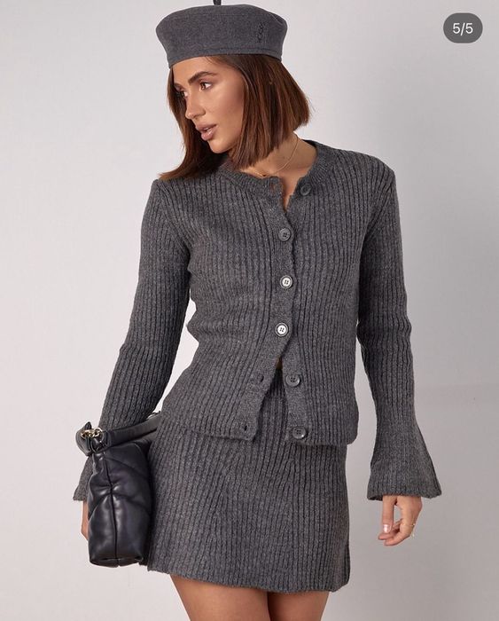 Костюм з спідницею