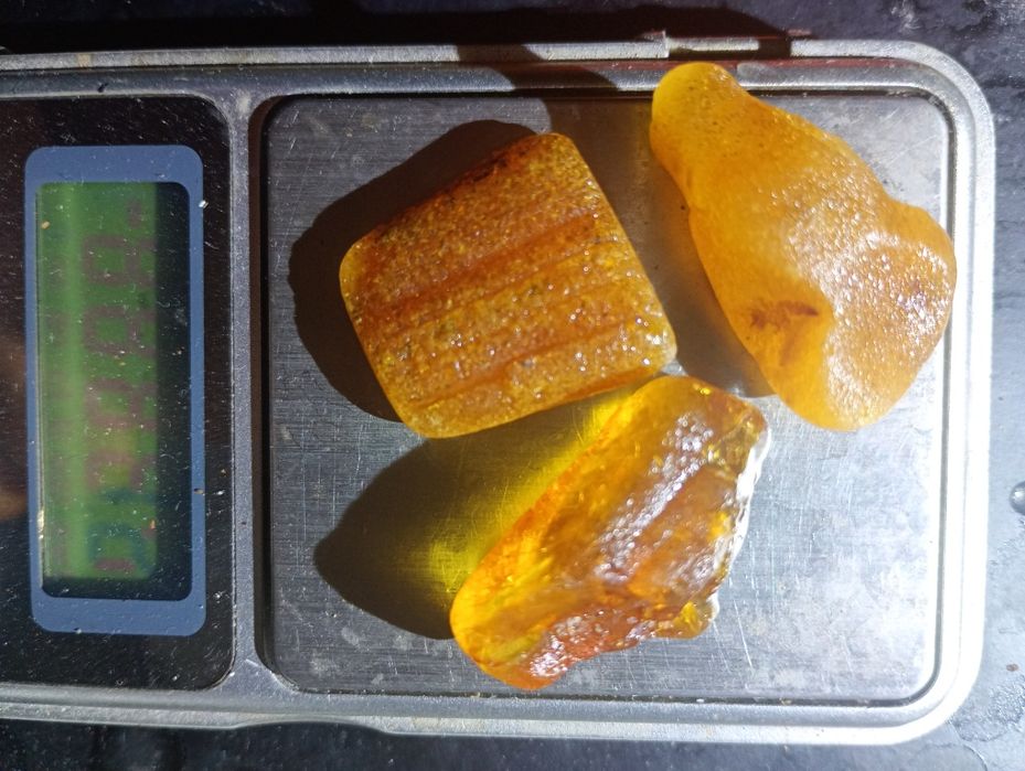 Bursztyn Bałtycki surowy 3szt