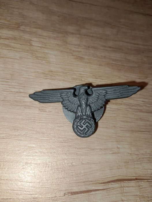 Orzełek na czapkę sygnowany