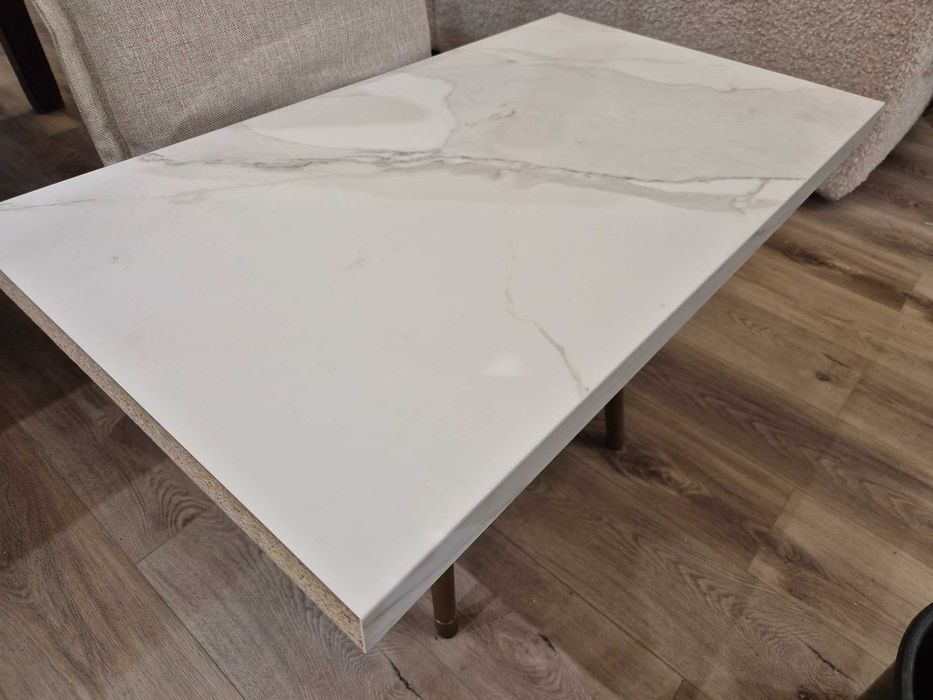 Blaty i panele ścienne Kronospan Carrara K551 SU – kuchnia/łazienka