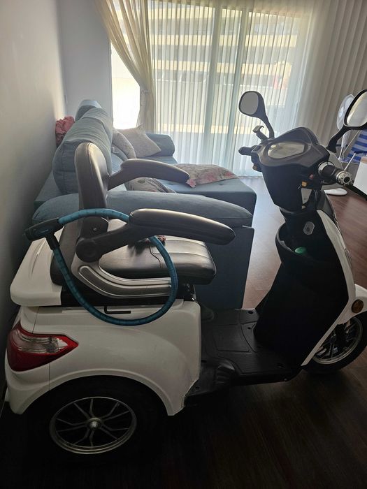 Vendo scooter eletrica de mobilidade pessoal triciclo bateria nova com nota fiscal