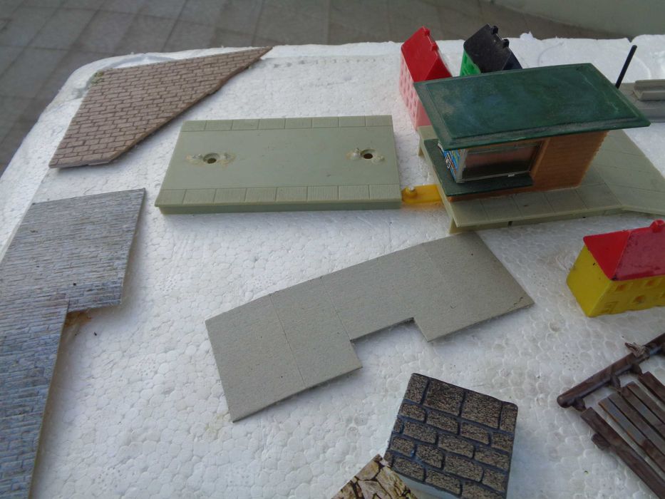 Lote de acessórios para bricolar de pista de comboio