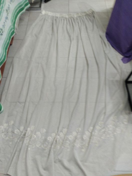 Cortinas brancas três peças com bordado