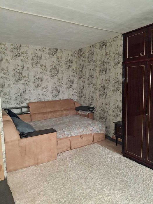 Продам 1-кімнатну на Райдужному масиві Райдужна 13в