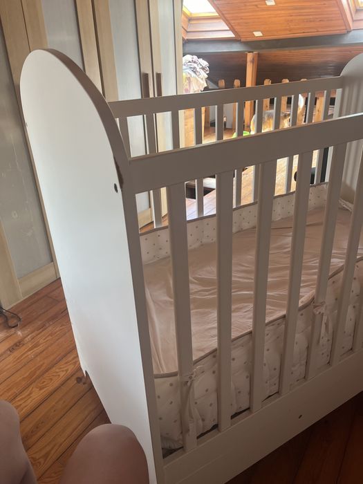 Berço IKEA com 3 gavetas + colchão e acessórios incluídos