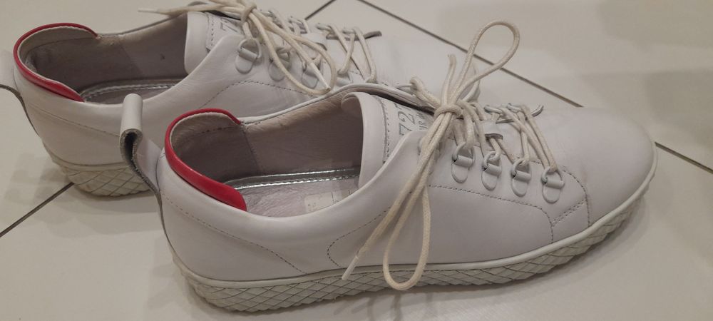 Buty damskie białe skórzane rozm. 39