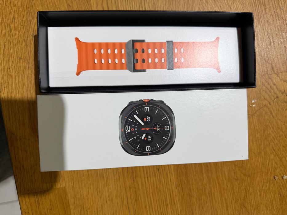 Nowy zegarek nie odpakowany