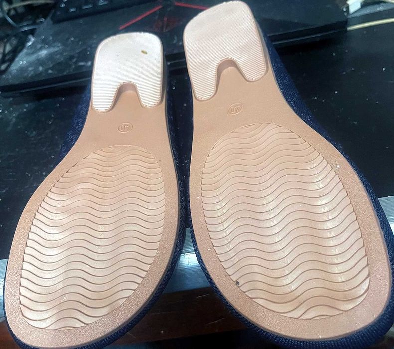 Sabrinas novas, azul escuras, tamanho 40