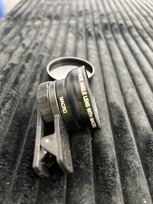 Увеличительное стекло на телефон.