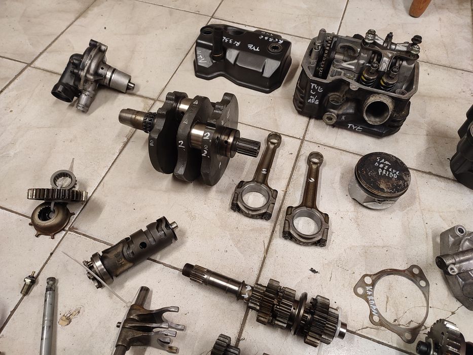 Honda NTV 650 silnik części wał cylinder głowica skrzynia ślizg wałek