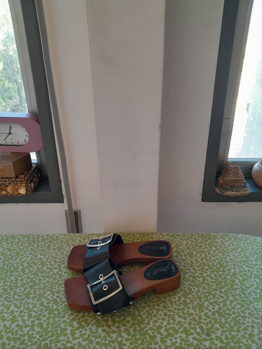 Vendo Chinelos de Senhora muito bonitos como novos