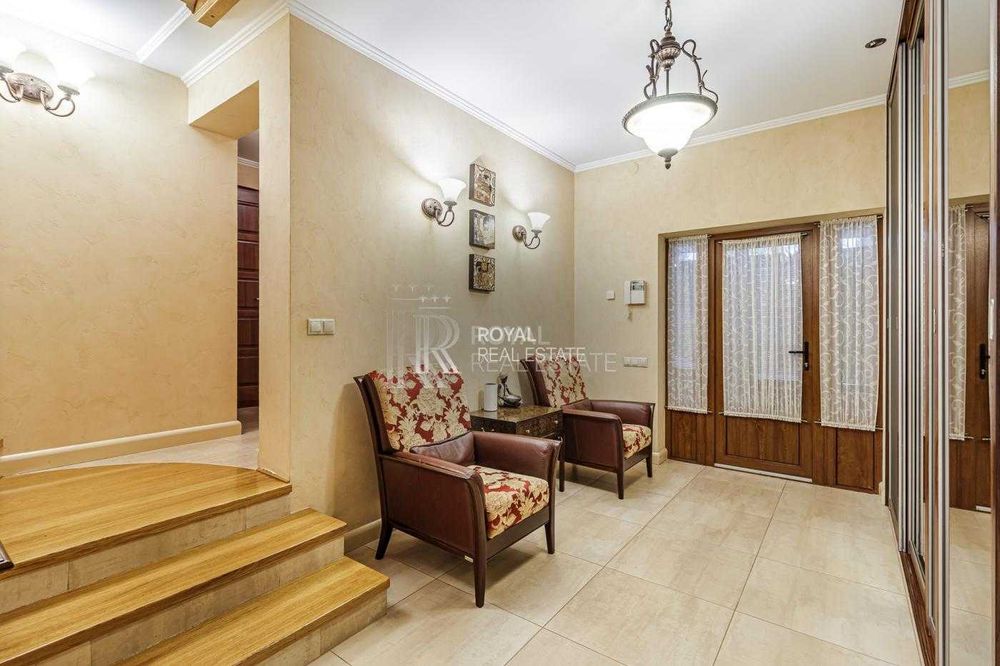 Продаж Таунхаусу 245 м2 КМ Золоті Ворота Козин Київська обл З Ремонтом