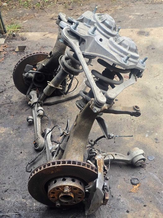 Zawieszenie  Audi A8 D2 zaciski tarcze amortyzatory sprężyny wahacze