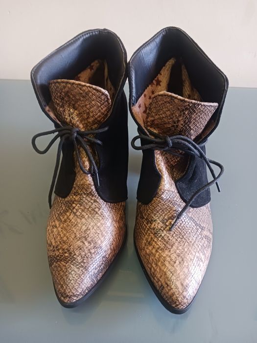 Sapato , bota de camurça preta
