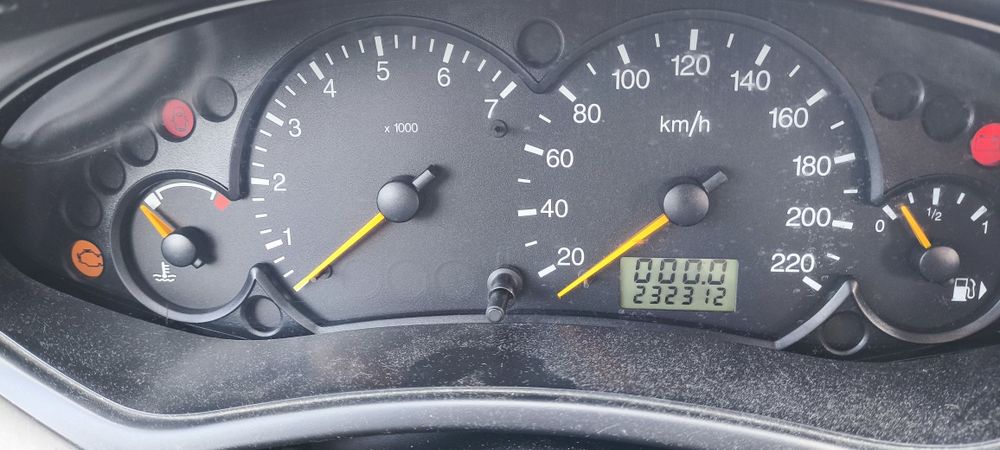 Ford Focus Mk1 Ghia (1998) 28 latek :)
