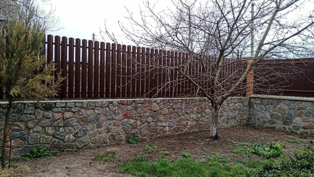 Надійна покрівля з профнастилу та металочерепиці