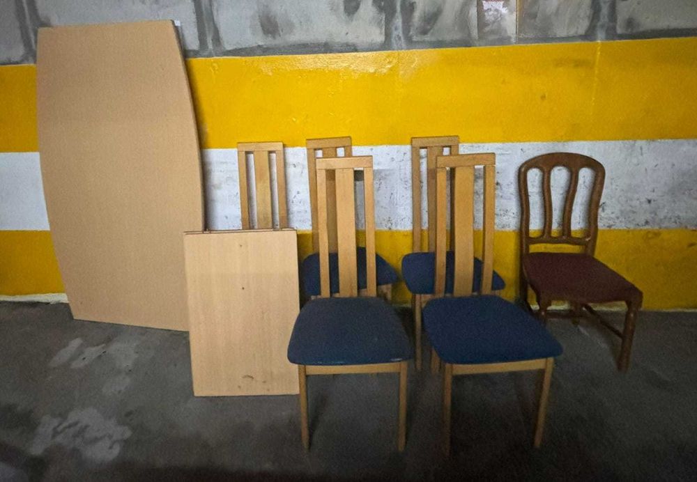 Vendo mesa+ cadeiras