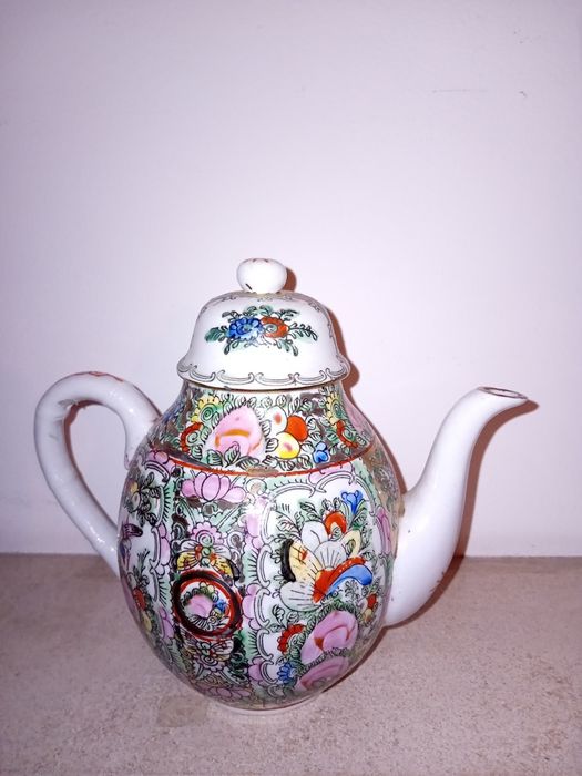 Bule em porcelana chinesa