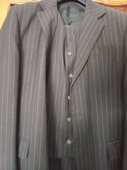 Elegancki Garnitur Trzyczęściowy Magra-Bytom