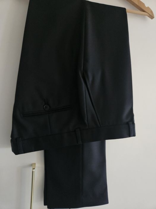 Smoking czarny wełniany z klapami Lancerto