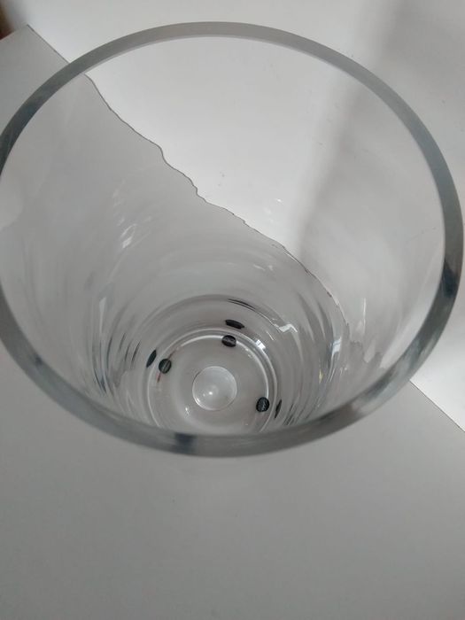 Vaso decorativo em vidro grosso, base antiderrapante (30cm)