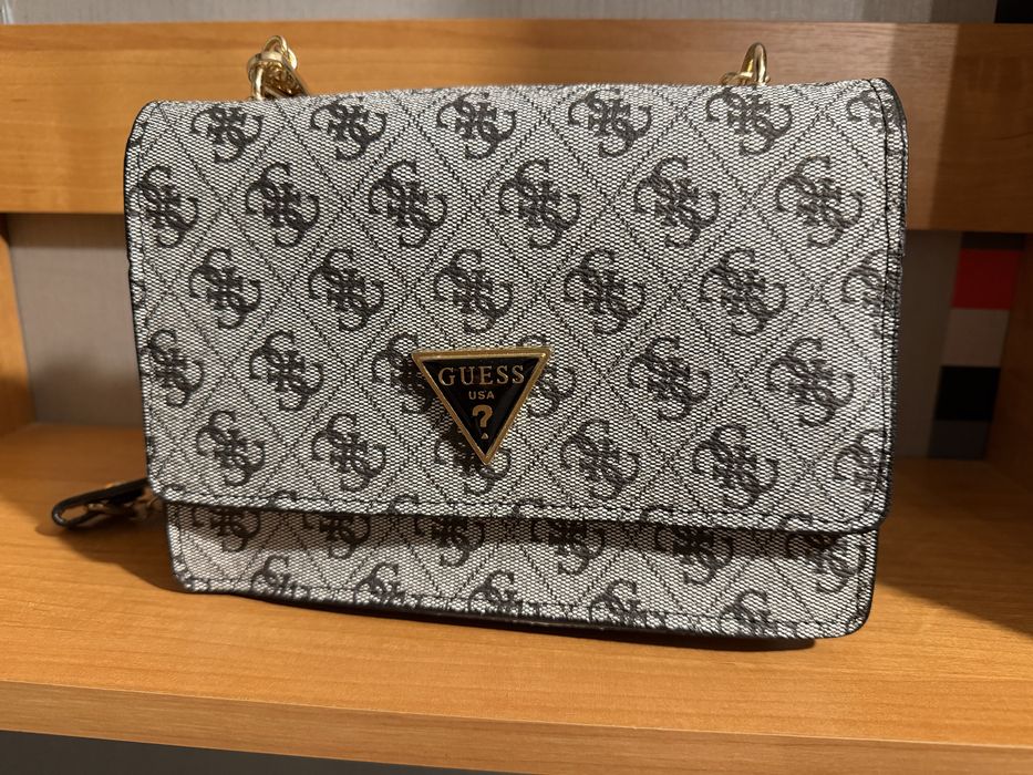 Torebka na podobę Guess